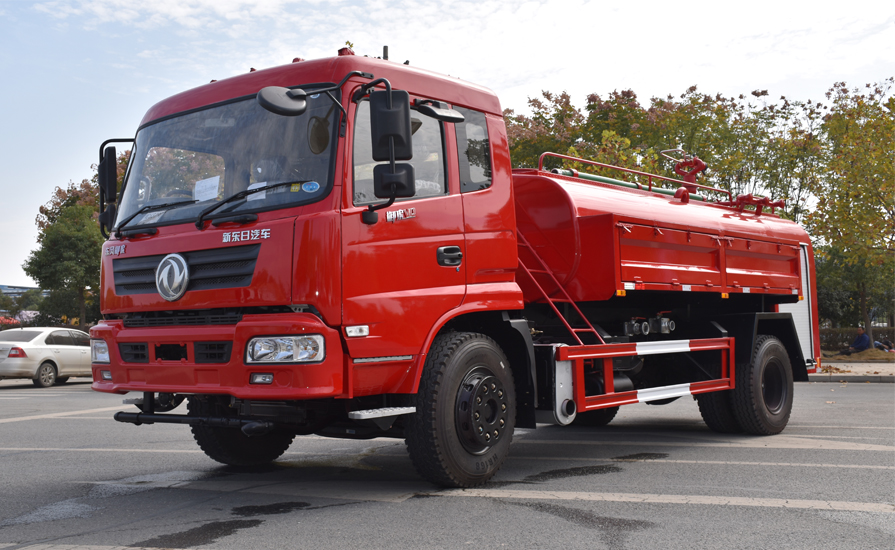 消防车厂家新东日专汽来说说消防车罐体发生生锈有哪些原因及防范措施