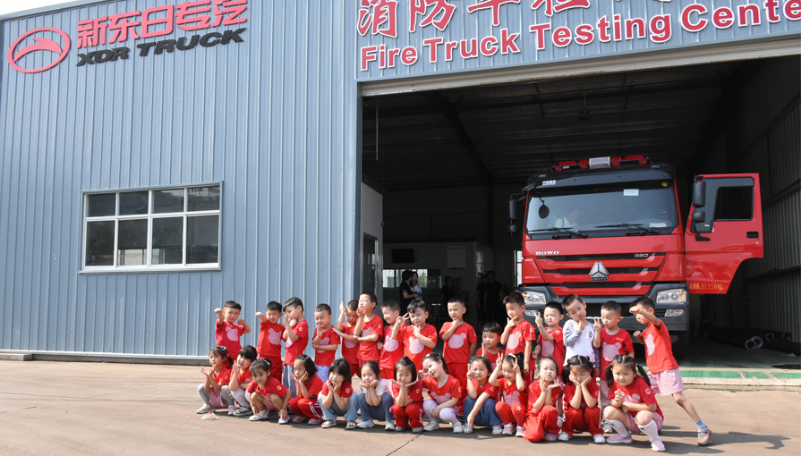 随州外国语学校师生莅临新东日专汽学习专用汽车