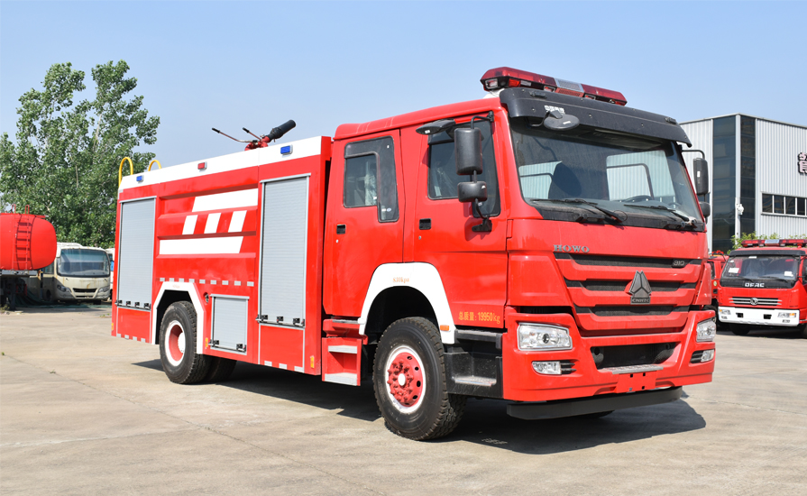 消防车厂家新东日专汽呼吁社会：为消防车让行，为生命让道！
