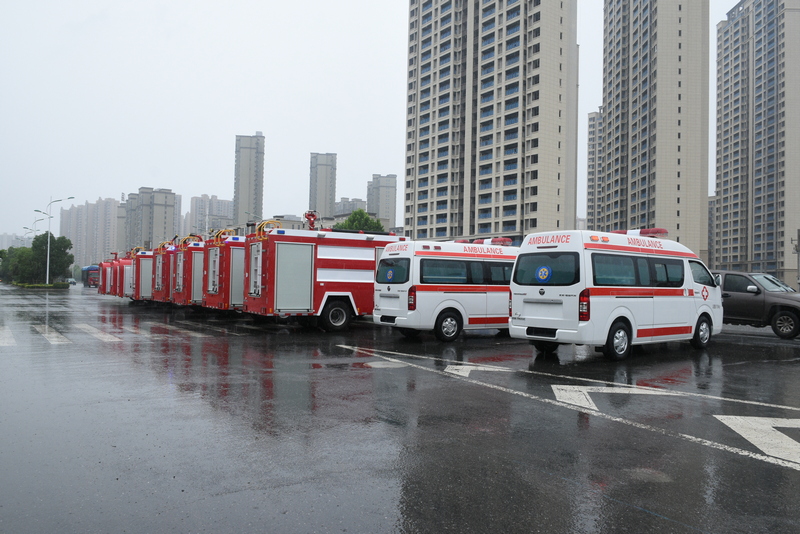 2辆福田G7救护车 10辆豪沃消防车