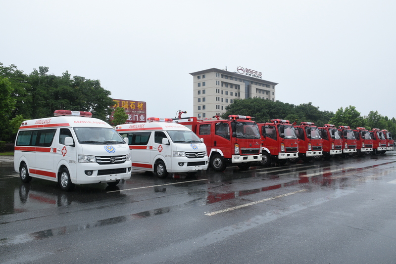 福田救护车和豪沃消防车